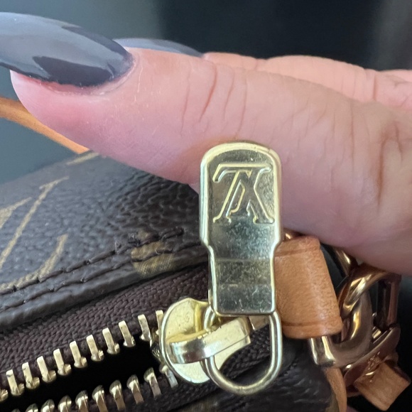 Louis Vuitton papillon pouch - Picture 7 of 9